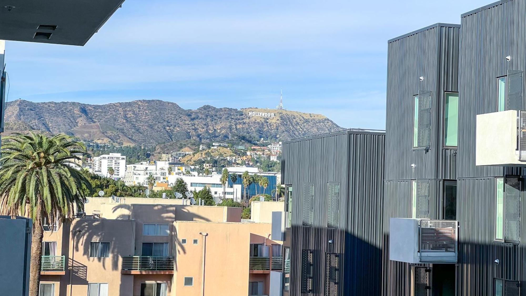 Stunning Hollywood Sign View Hotel Los Angeles Exterior photo