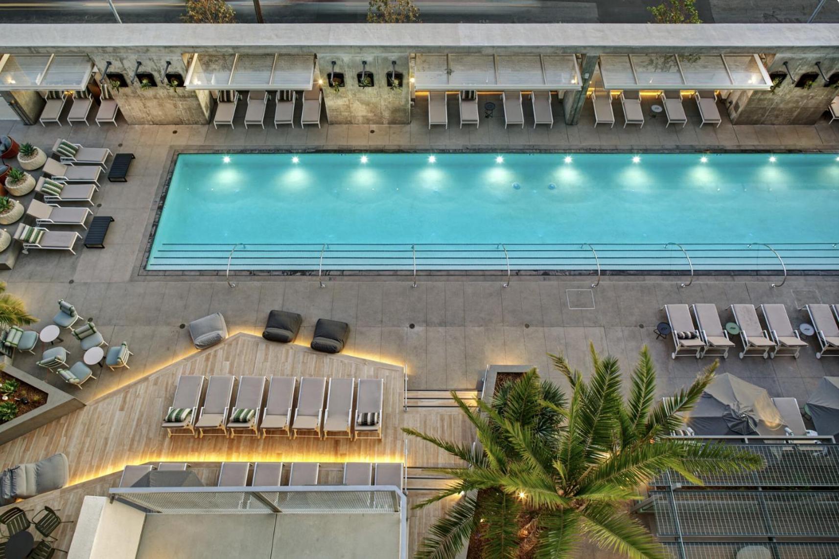 Stunning Hollywood Sign View Hotel Los Angeles Exterior photo